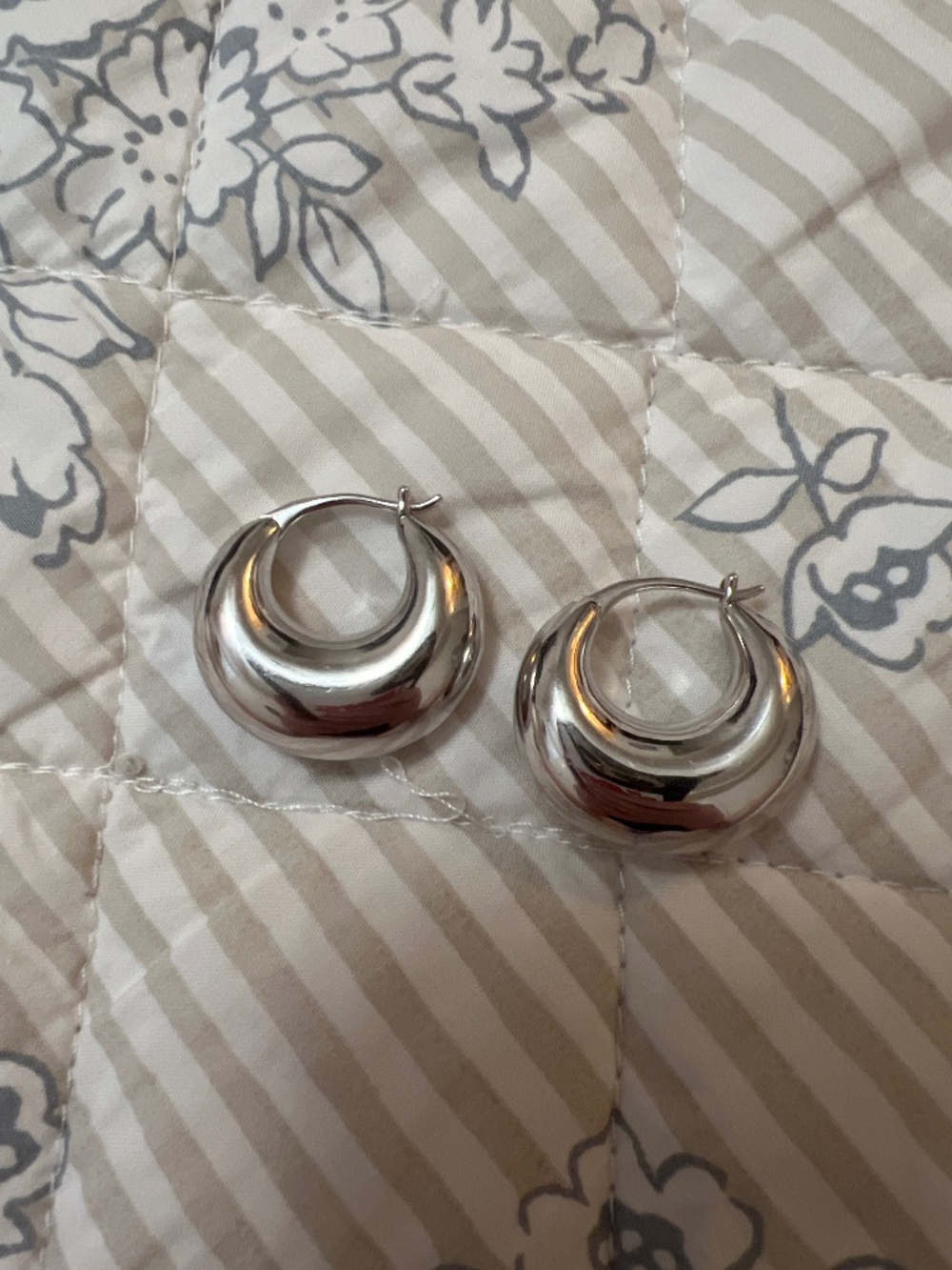 Mejuri Puffy Silver Earrings